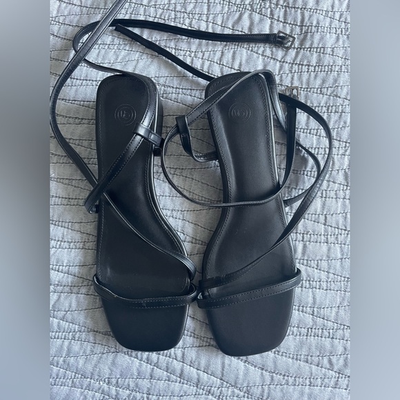 Urban Outfitters Black Strap Criss Cross Gladiator Flats Size 10 - Picture 2 of 3